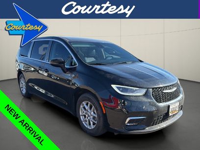 Used 2024 Chrysler Pacifica Touring-L