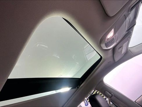 Used 2023 Chrysler Pacifica Limited FWD image 22
