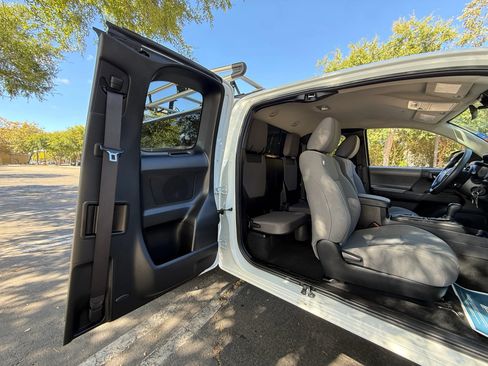 Used 2022 Toyota Tacoma SR RWD image 27