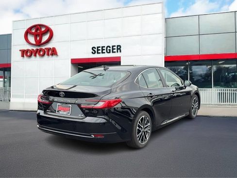 Used 2026 Toyota Camry XLE FWD image 3