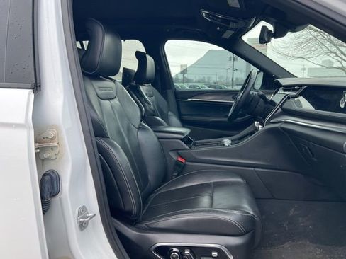 Used 2023 Jeep Grand Cherokee Overland w/ Advanced Protech Group III image 15