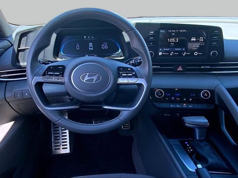 Used 2025 Hyundai Elantra Sport FWD image 6