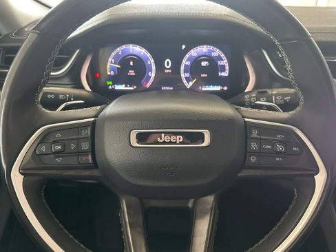Used 2023 Jeep Grand Cherokee Limited w/ Black Appearance Package AWD/4WD image 26