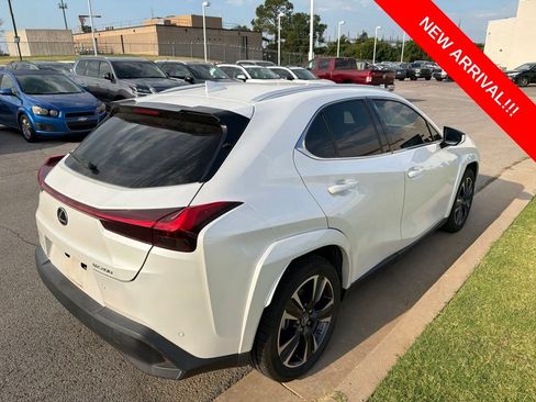 Used 2022 Lexus UX 200 w/ Premium Package FWD image 4