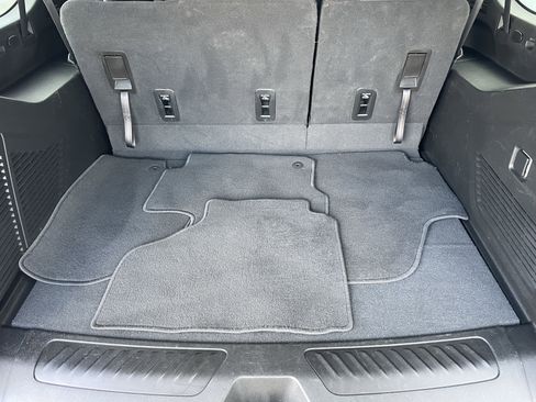 Used 2023 GMC Yukon XL SLE w/ Gmc Pro Safety Plus Package image 36