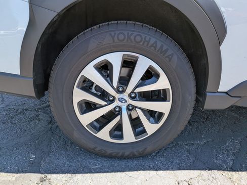 Used 2025 Subaru Outback Premium AWD/4WD image 12