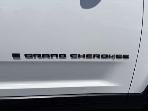 Used 2024 Jeep Grand Cherokee Altitude AWD/4WD image 25