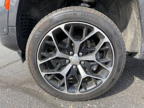 Used 2022 Jeep Grand Cherokee Summit AWD/4WD image 25