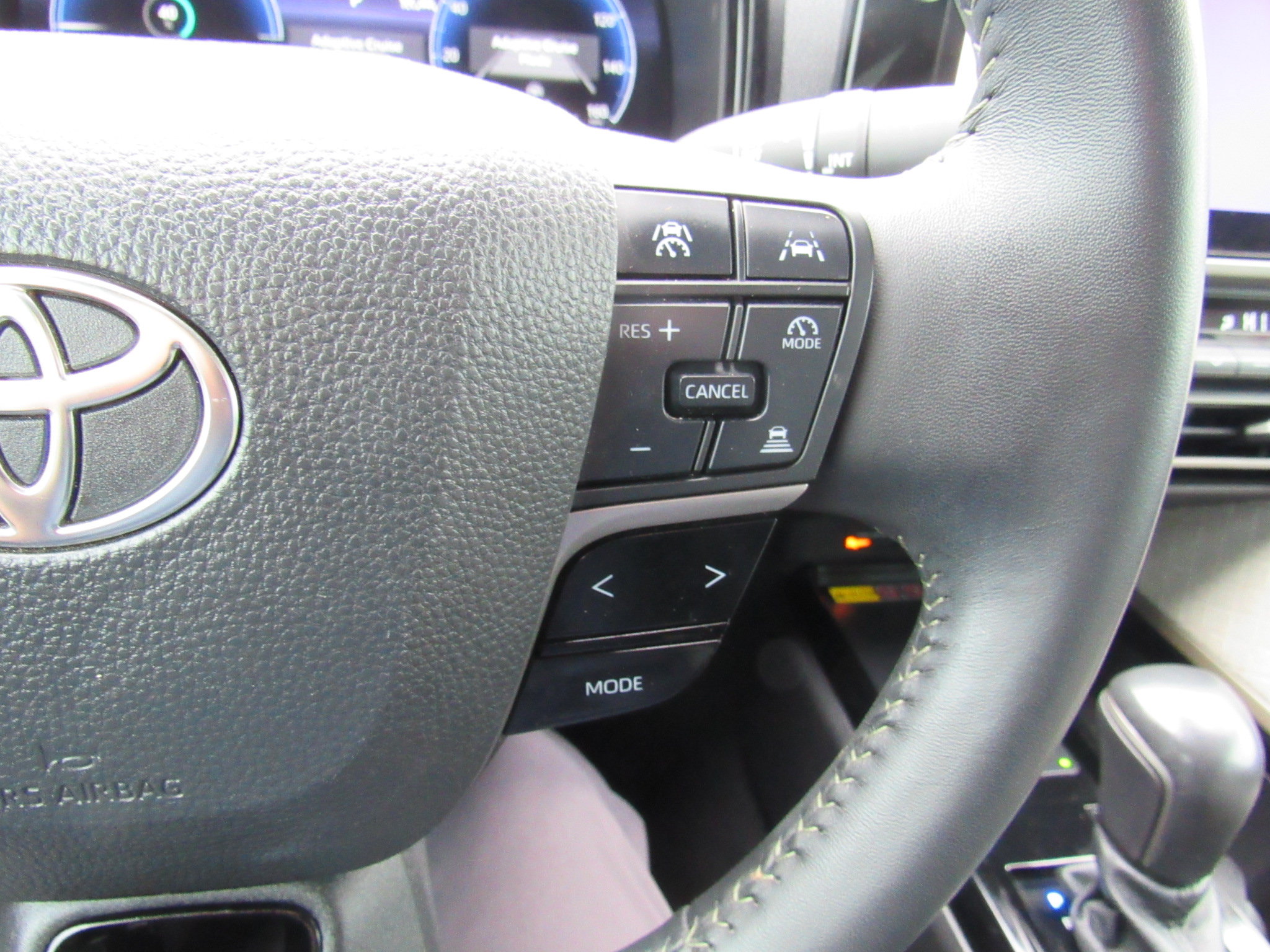 Used 2025 Toyota Camry XLE FWD image 17