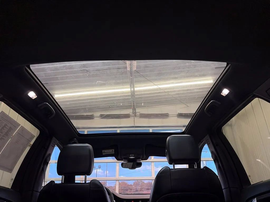 Used 2020 Land Rover Discovery Sport SE R-Dynamic AWD/4WD image 17