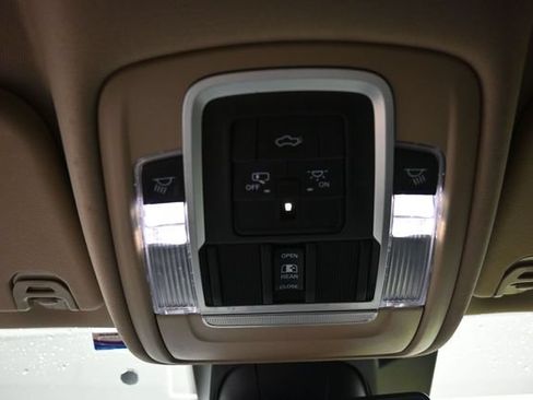 Used 2021 RAM 1500 Laramie AWD/4WD image 29
