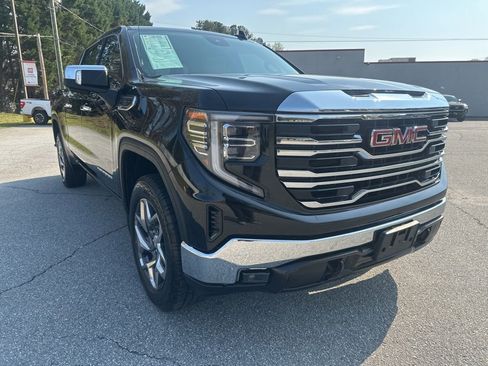 Used 2022 GMC Sierra 1500 SLT w/ SLT Convenience Package image 2