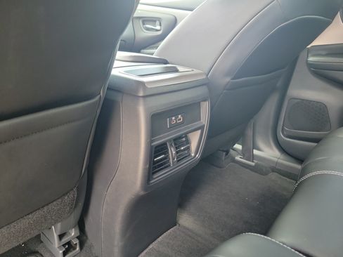 Used 2024 Nissan Murano SV AWD/4WD image 13