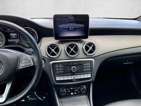 Used 2020 Mercedes-Benz GLA 250 4MATIC image 8