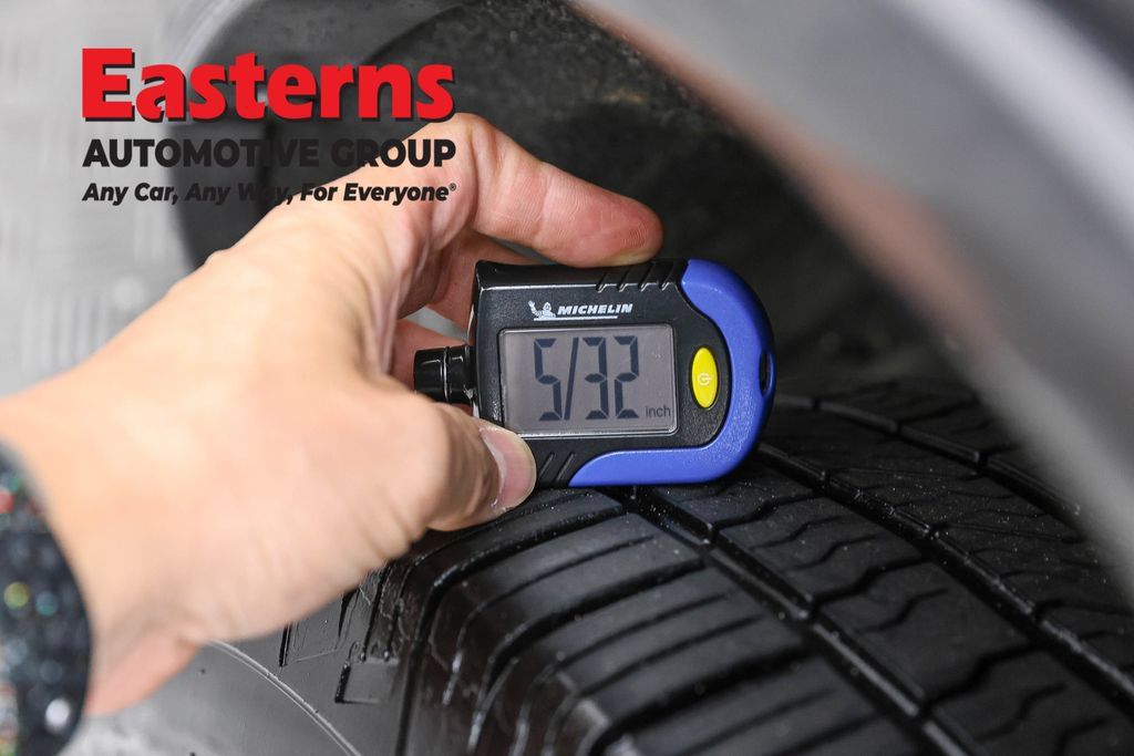 Used 2025 Dodge Durango GT RWD image 30