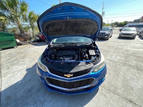 Used 2017 Chevrolet Cruze LT w/ Convenience Package FWD image 13