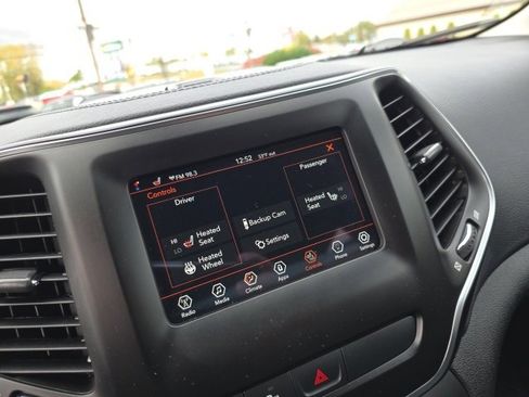 Used 2020 Jeep Cherokee Latitude Plus w/ Cold Weather Group image 24