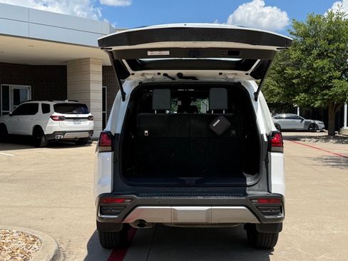 Used 2023 Lexus LX 600 4WD w/ Luxury Package image 5