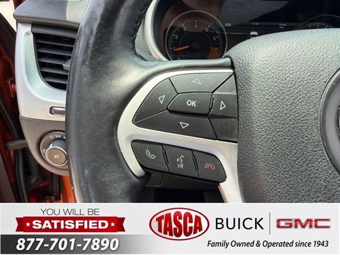 Used 2015 Jeep Cherokee Trailhawk w/ Leather Interior Group AWD/4WD image 23