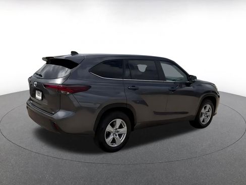 Used 2025 Toyota Highlander LE image 15