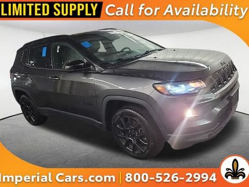 Used 2023 Jeep Compass Latitude w/ Sun and Sound Group AWD/4WD image 1