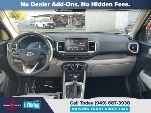Certified 2025 Hyundai Venue SEL image 12