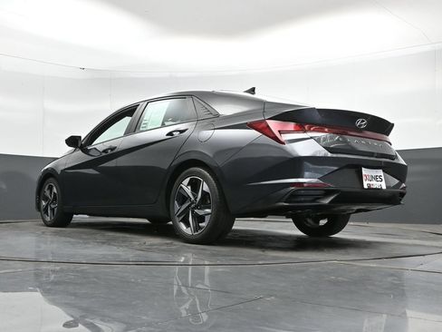 Used 2023 Hyundai Elantra SEL w/ Convenience Package FWD image 46