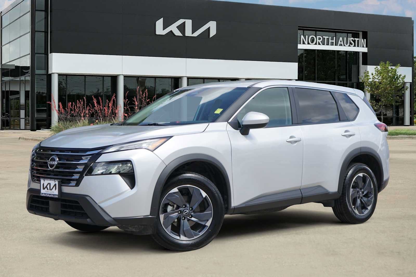 Used 2025 Nissan Rogue SV FWD image 1