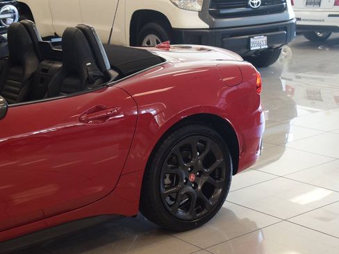 Used 2020 FIAT 124 Spider Abarth w/ Convenience Group RWD image 25