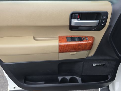 Used 2019 Toyota Sequoia Platinum AWD/4WD image 27