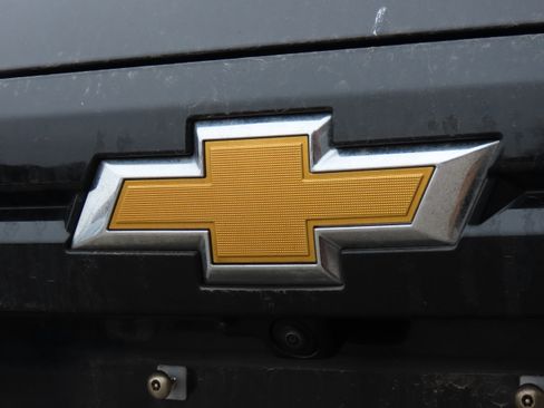 Used 2025 Chevrolet Traverse LT image 17