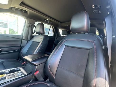 Used 2023 Ford Explorer ST-Line w/ Class IV Trailer Tow Package AWD/4WD image 9