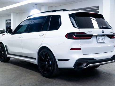 Used 2025 BMW X7 xDrive40i w/ M Sport Package image 4