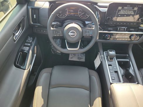 New 2025 Nissan Pathfinder SL image 18
