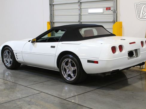 Used 1992 Chevrolet Corvette Stingray Convertible image 6