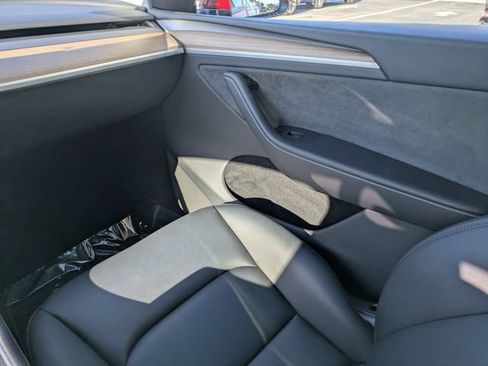 Used 2023 Tesla Model Y Long Range AWD/4WD image 16