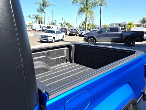 New 2025 Jeep Gladiator Willys image 22