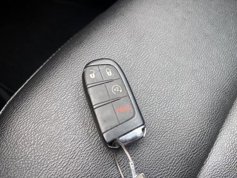 Used 2025 Jeep Compass Limited AWD/4WD image 21