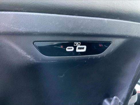 Used 2023 Chrysler Pacifica Limited FWD image 31