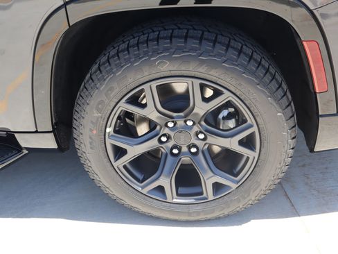 New 2026 Jeep Grand Wagoneer 4WD image 21