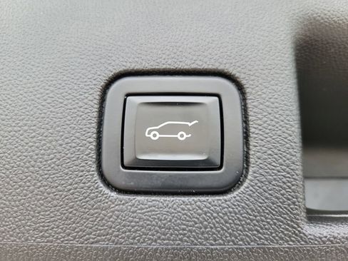 Used 2022 Chevrolet Equinox RS w/ LPO, Floor Liner Package FWD image 9