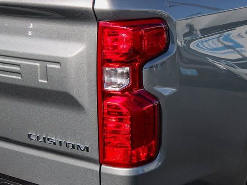 Used 2023 Chevrolet Silverado 1500 Custom image 9