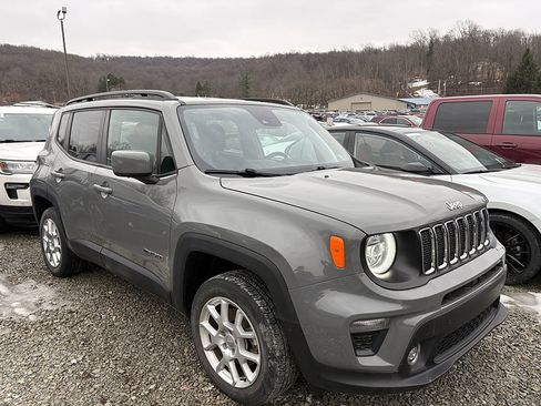 Used 2021 Jeep Renegade Latitude w/ Luxury Group I image 3