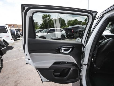 Used 2025 Jeep Compass Limited AWD/4WD image 12