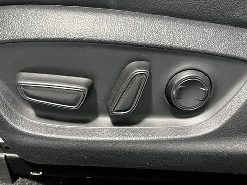 Used 2024 Toyota Camry SE image 12