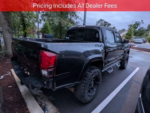 Used 2018 Toyota Tacoma SR5 RWD image 7