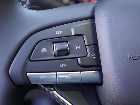 New 2025 Cadillac XT6 Luxury image 15