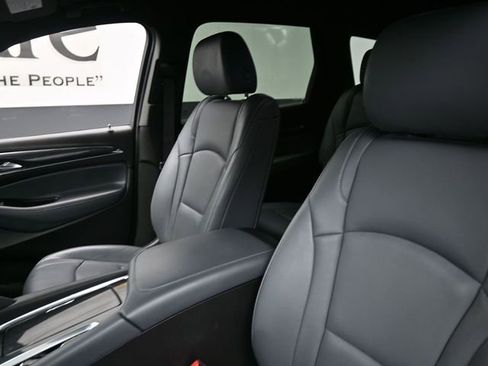 Used 2024 Buick Enclave Essence w/ LPO, Touring Package image 16