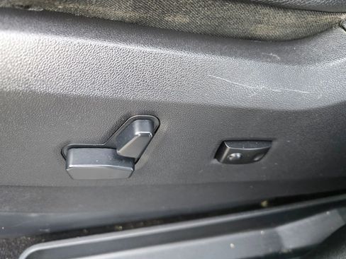 Used 2016 Chrysler Town & Country S w/ Driver Convenience Group image 26