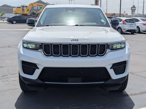 Used 2023 Jeep Grand Cherokee Laredo RWD image 10